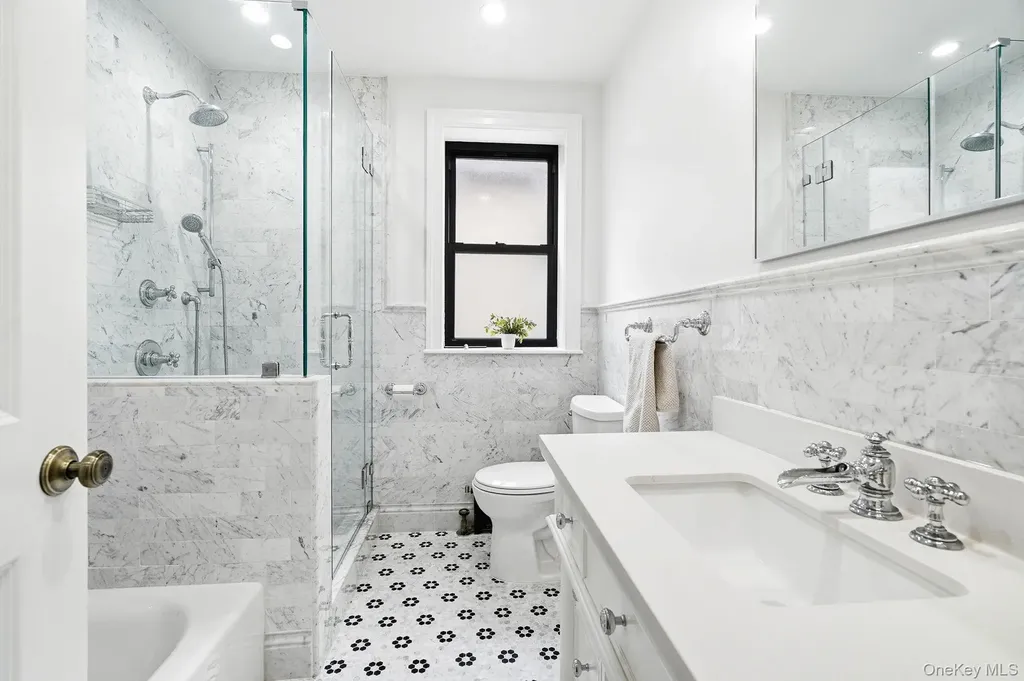 1163 Rhinelander Avenue Bronx NY 10461