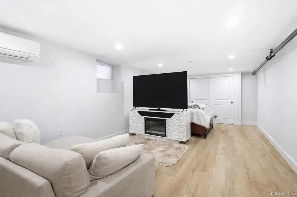 1163 Rhinelander Avenue Bronx NY 10461