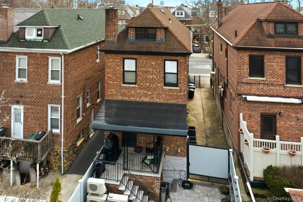 1163 Rhinelander Avenue Bronx NY 10461