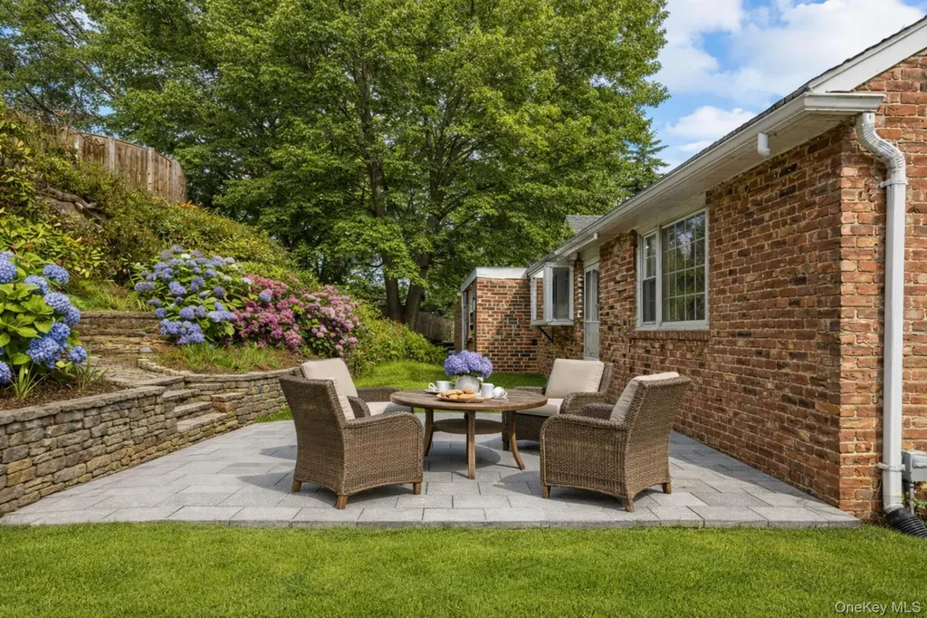 61 Devon Road Bronxville NY 10708