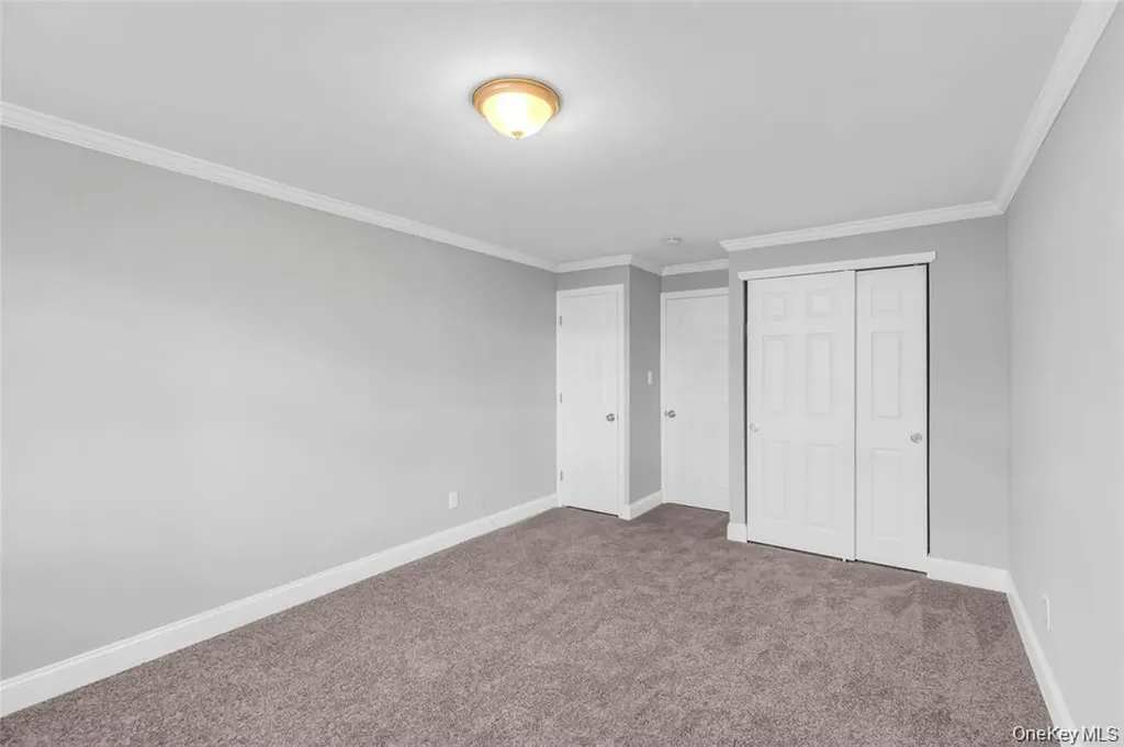 105 Newbrook Lane Bay Shore NY 11706