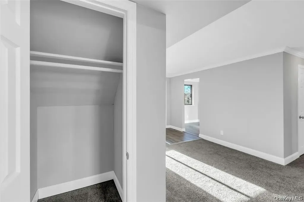 105 Newbrook Lane Bay Shore NY 11706