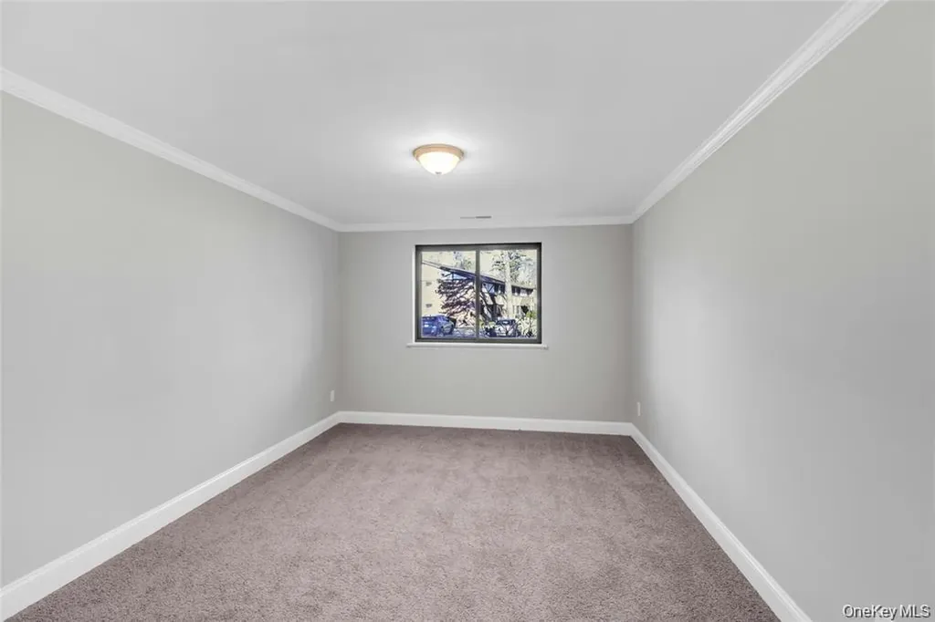 105 Newbrook Lane Bay Shore NY 11706