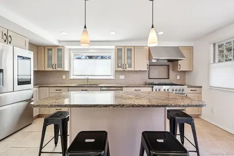 12 Old Oak Road Rye Brook NY 10573