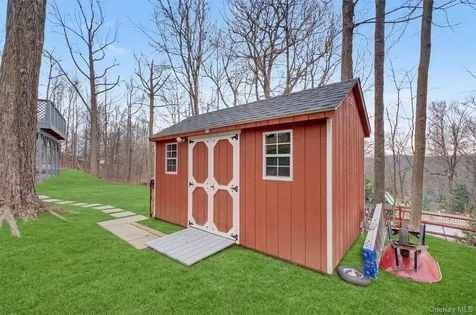 27 Narcissus Drive Mahopac NY 10541