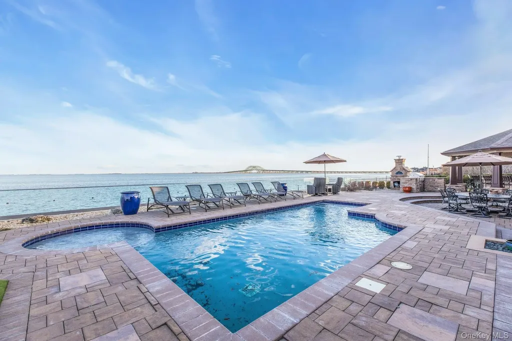 4 Shoal Drive West Islip NY 11795
