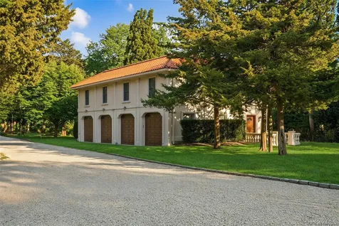 7 Cross Road Remsenburg NY 11960