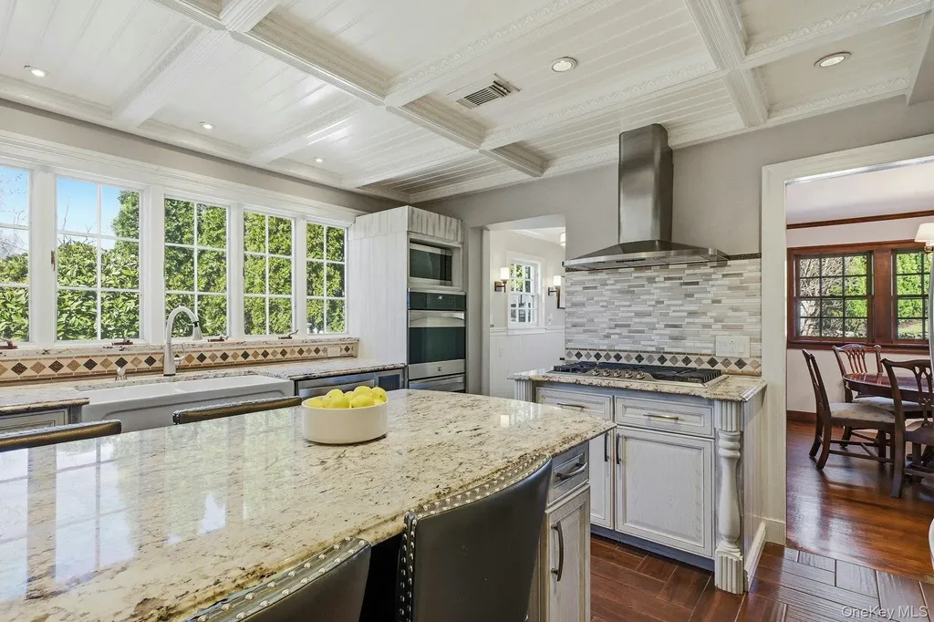 6 Janssen Drive Manhasset NY 11030