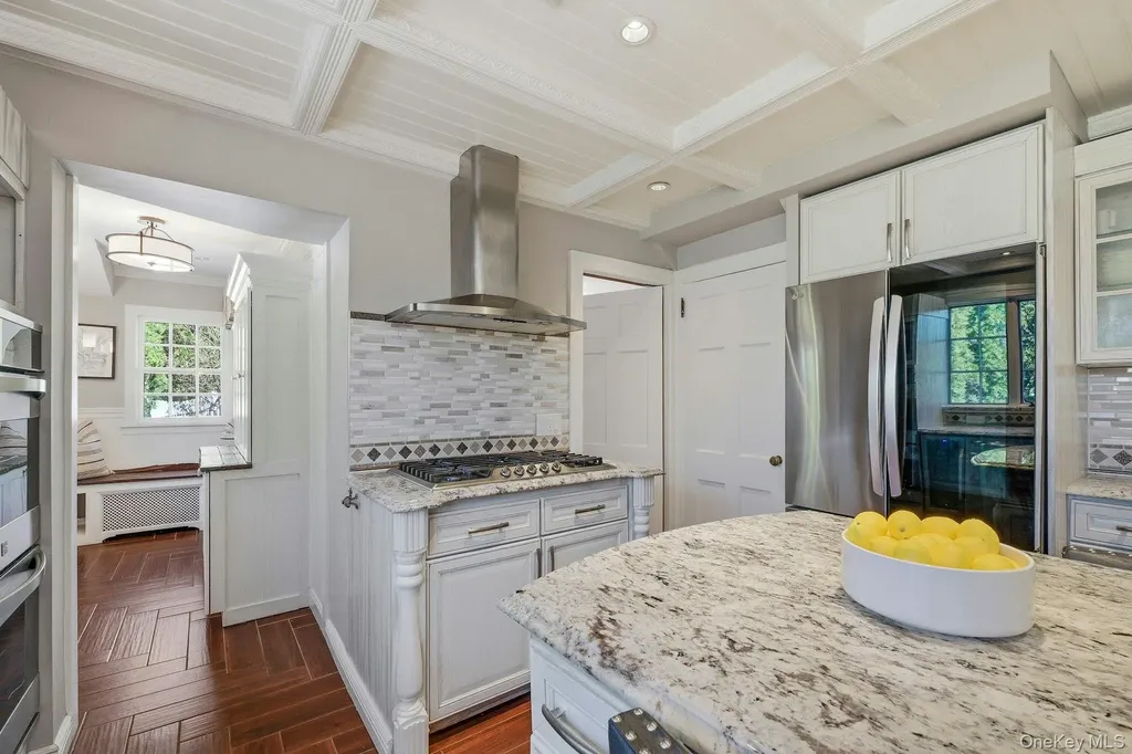 6 Janssen Drive Manhasset NY 11030