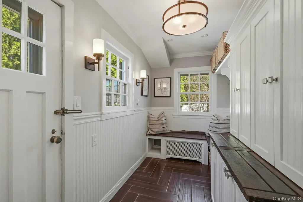 6 Janssen Drive Manhasset NY 11030