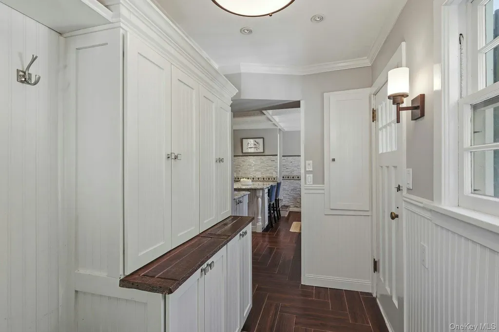 6 Janssen Drive Manhasset NY 11030