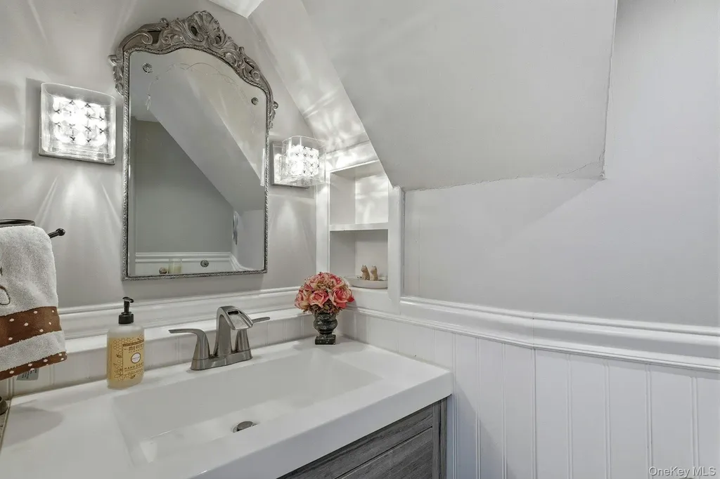 6 Janssen Drive Manhasset NY 11030