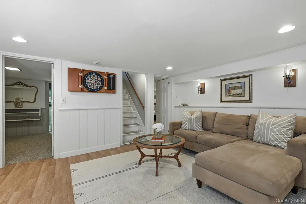 6 Janssen Drive Manhasset NY 11030
