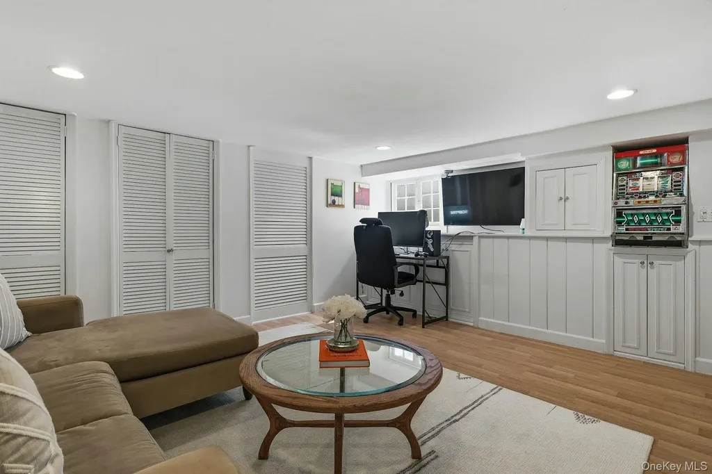 6 Janssen Drive Manhasset NY 11030