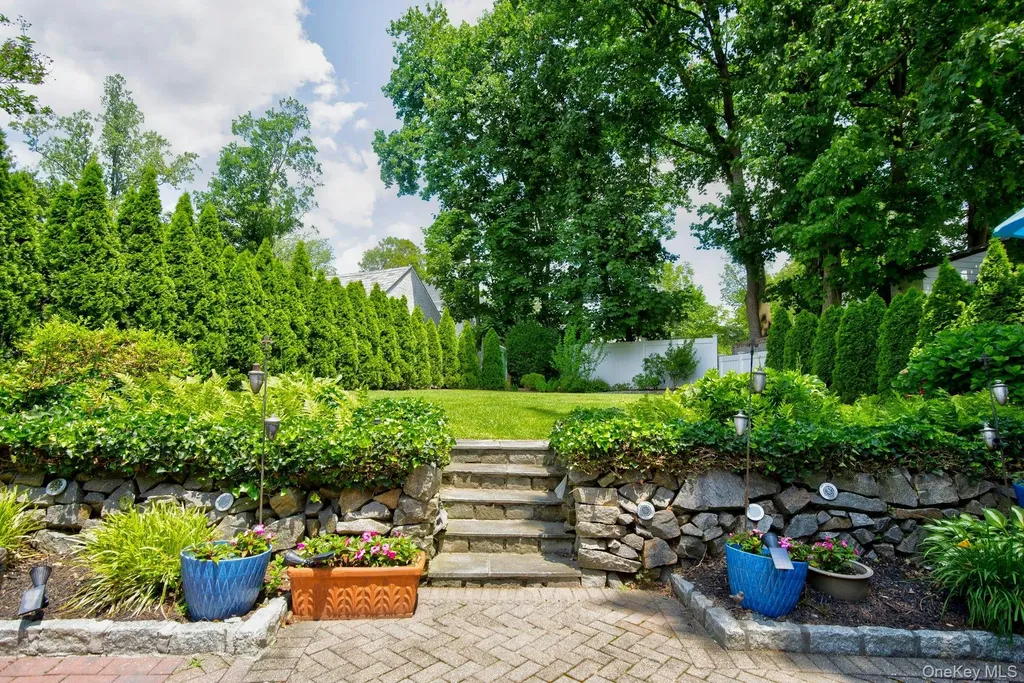 6 Janssen Drive Manhasset NY 11030