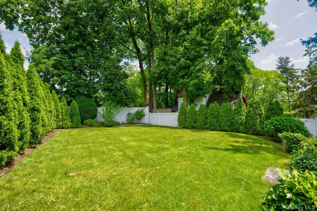 6 Janssen Drive Manhasset NY 11030