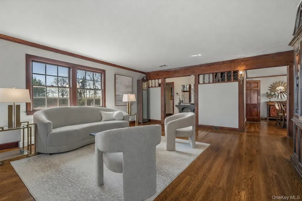 6 Janssen Drive Manhasset NY 11030