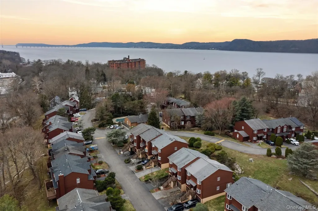 17 Knoll View Ossining NY 10562