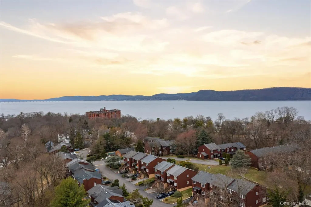 17 Knoll View Ossining NY 10562