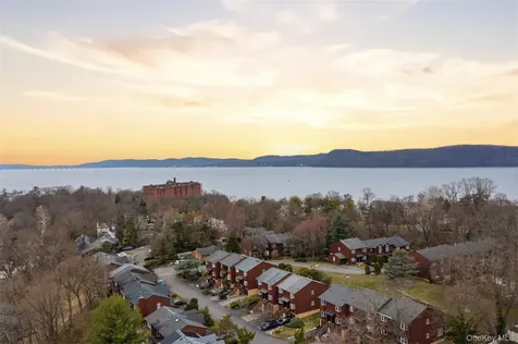 17 Knoll View Ossining NY 10562