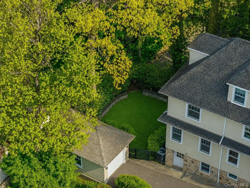 33 Young Avenue Pelham NY 10803