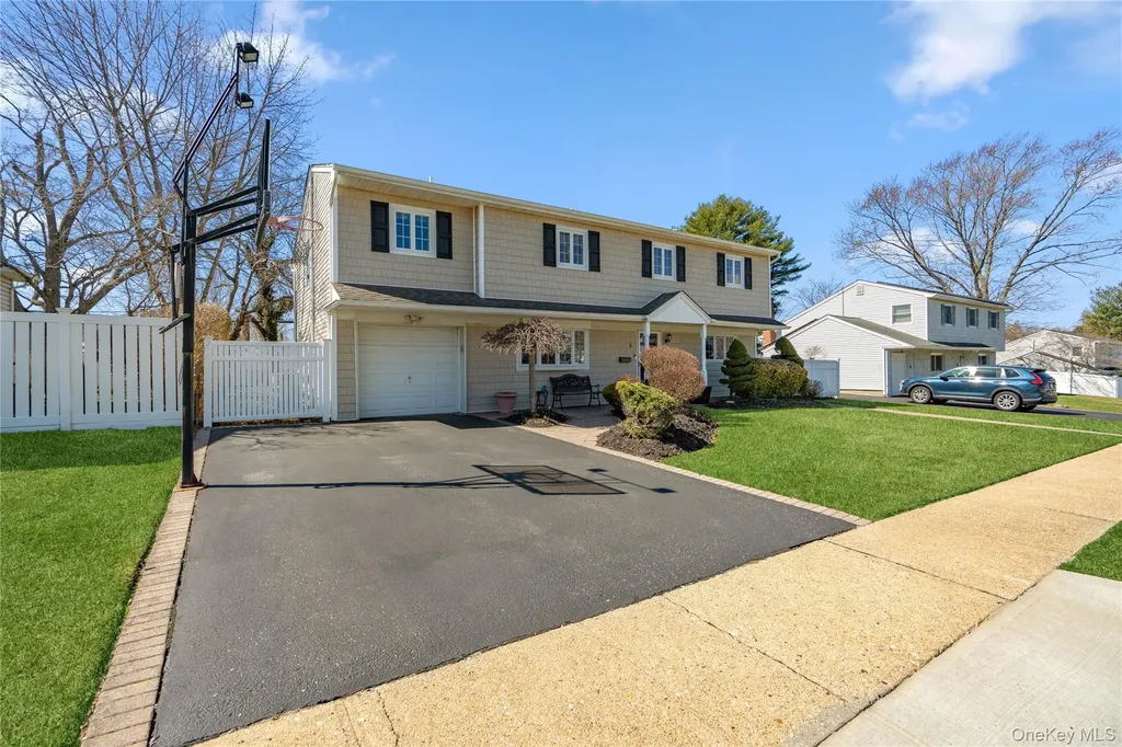5 Martin Lane Old Bethpage NY 11804