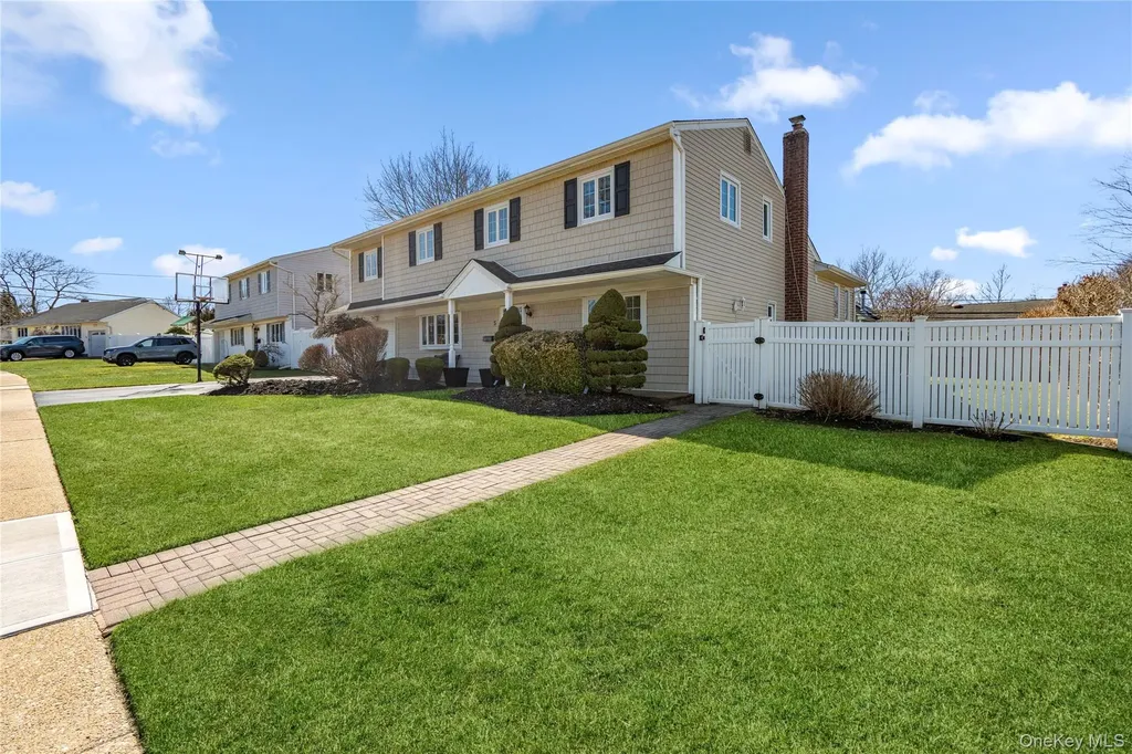 5 Martin Lane Old Bethpage NY 11804