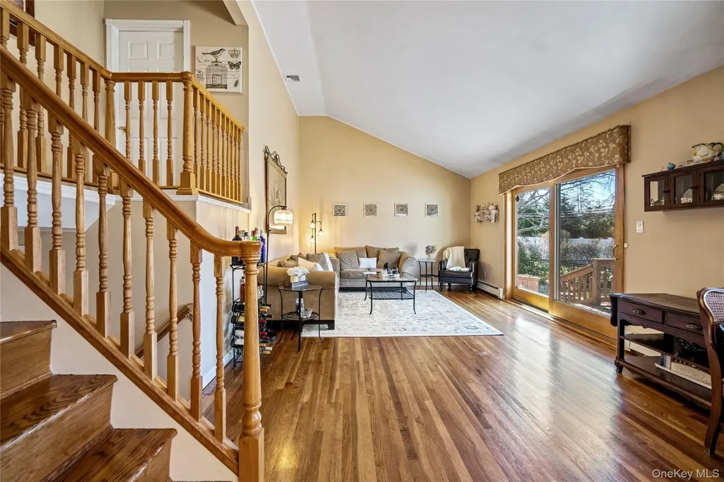 5 Martin Lane Old Bethpage NY 11804