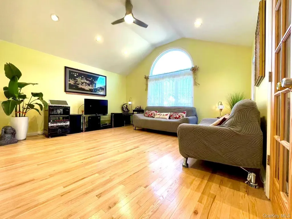 15 Walters Avenue Syosset NY 11791