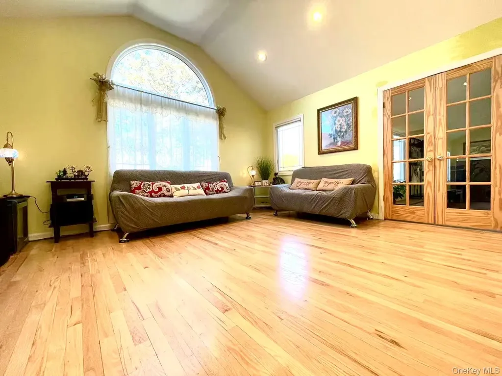 15 Walters Avenue Syosset NY 11791