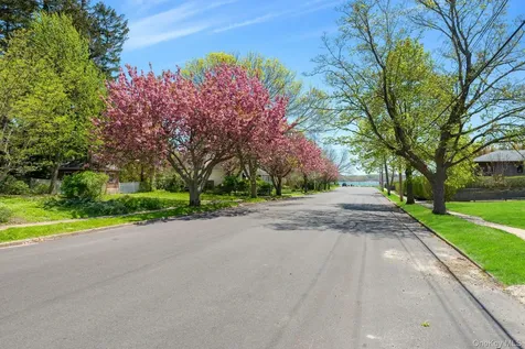 237 6th Street Greenport NY 11944