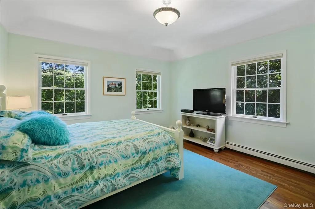 33 Walters Avenue Cold Spring Harbor NY 11724