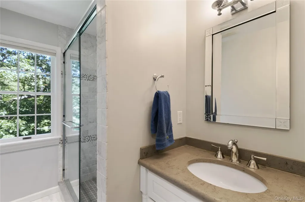 33 Walters Avenue Cold Spring Harbor NY 11724