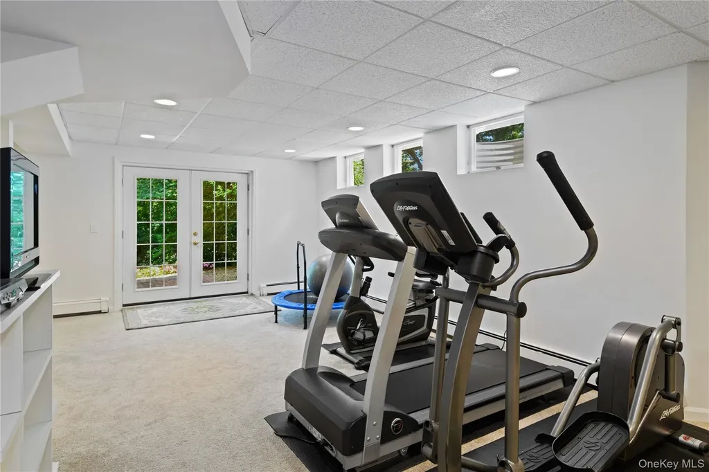 33 Walters Avenue Cold Spring Harbor NY 11724