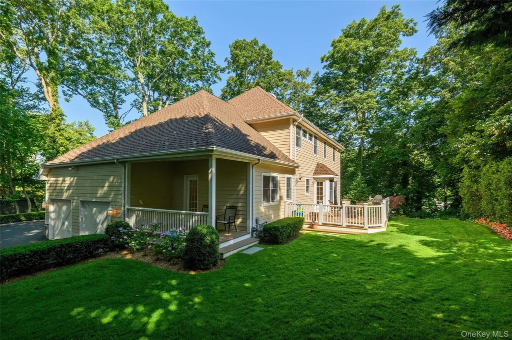 33 Walters Avenue Cold Spring Harbor NY 11724