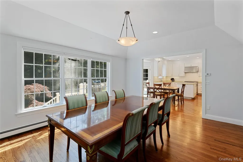 33 Walters Avenue Cold Spring Harbor NY 11724