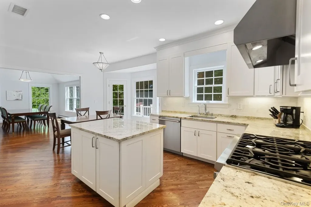 33 Walters Avenue Cold Spring Harbor NY 11724