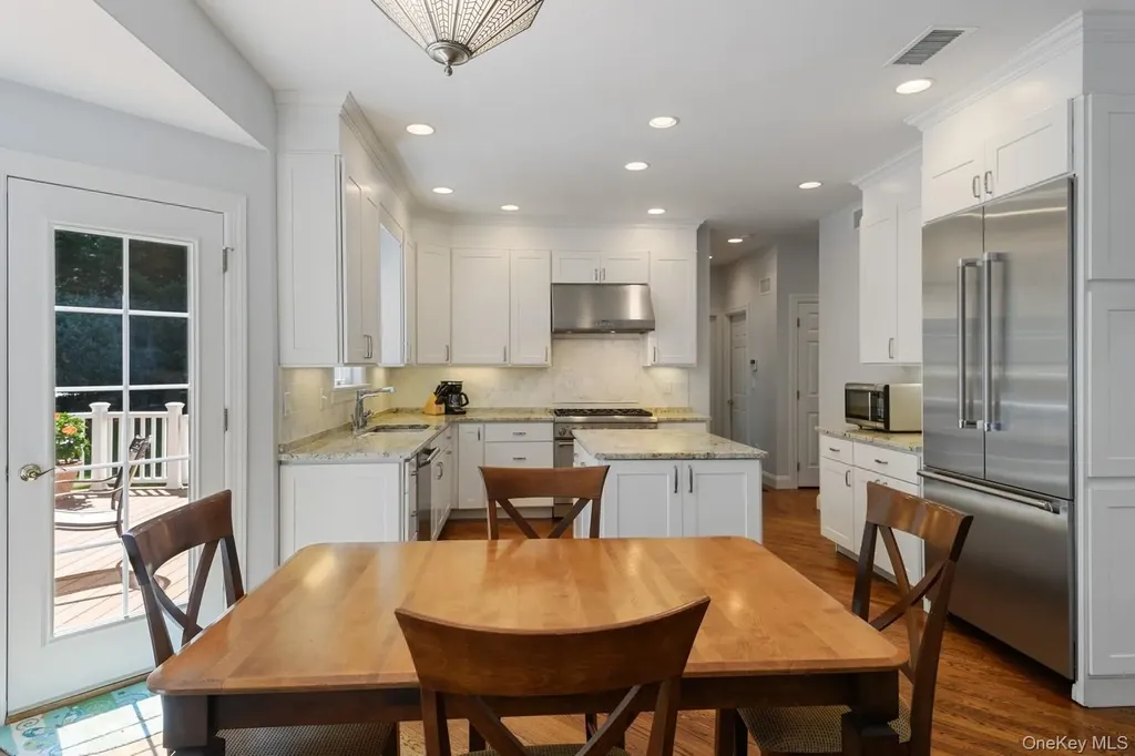 33 Walters Avenue Cold Spring Harbor NY 11724