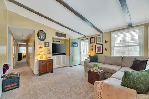 43 Village Circle S Manorville NY 11949