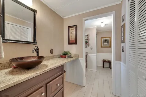 43 Village Circle S Manorville NY 11949