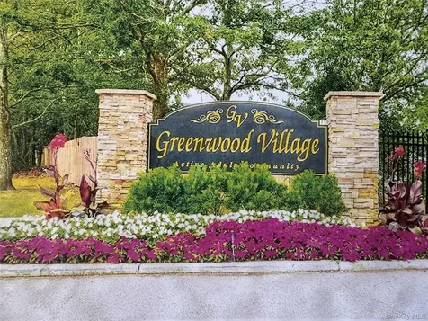 43 Village Circle S Manorville NY 11949