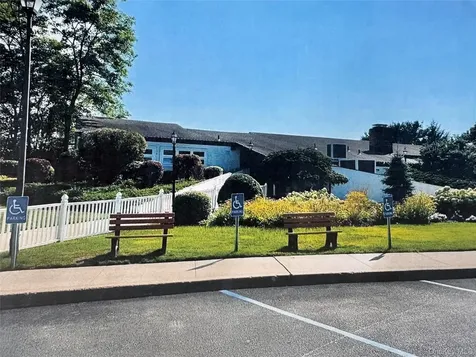43 Village Circle S Manorville NY 11949