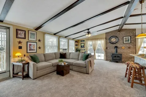 43 Village Circle S Manorville NY 11949