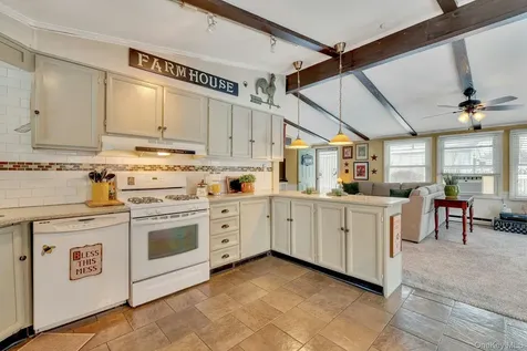 43 Village Circle S Manorville NY 11949
