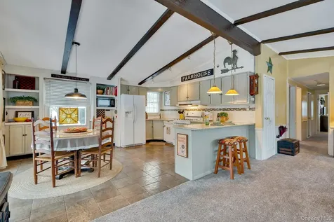 43 Village Circle S Manorville NY 11949
