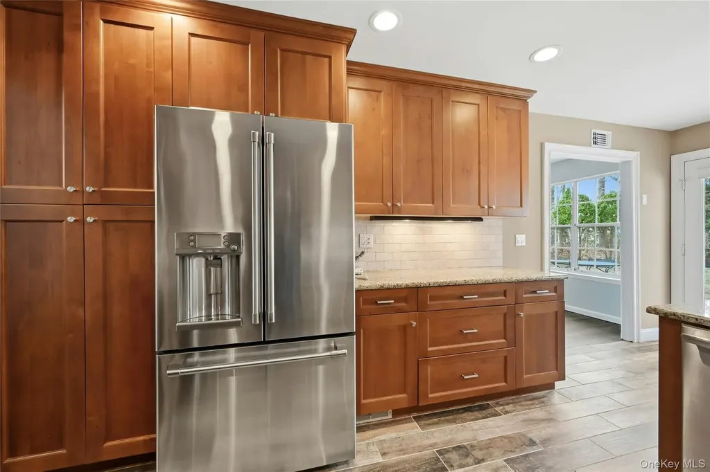 233 Glen Drive Ridge NY 11961