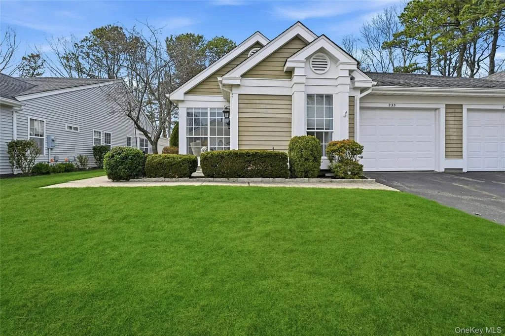 233 Glen Drive Ridge NY 11961