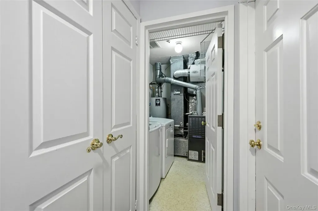 233 Glen Drive Ridge NY 11961