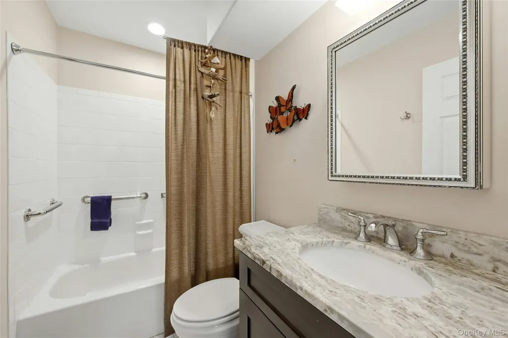 233 Glen Drive Ridge NY 11961