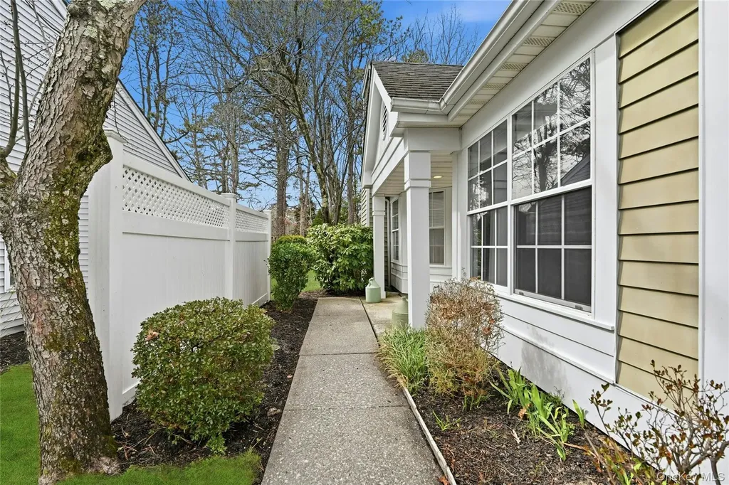 233 Glen Drive Ridge NY 11961